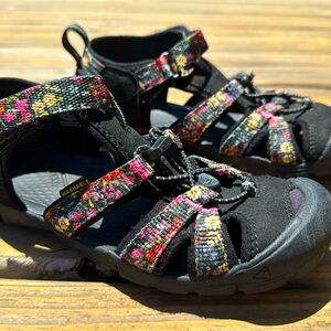 Girls KEEN sandals size 3
